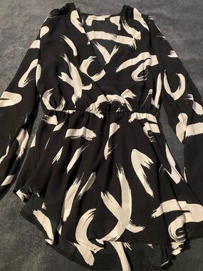 Women's Black & White Brushstroke Wrap Blouse